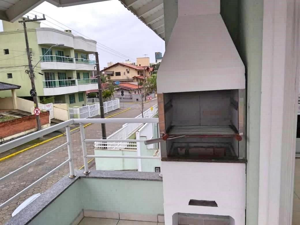 Ap 1 Dorm - Res Ilha Das Gales - Ate 4 Pessoas Apartment บอมบินญัส ภายนอก รูปภาพ